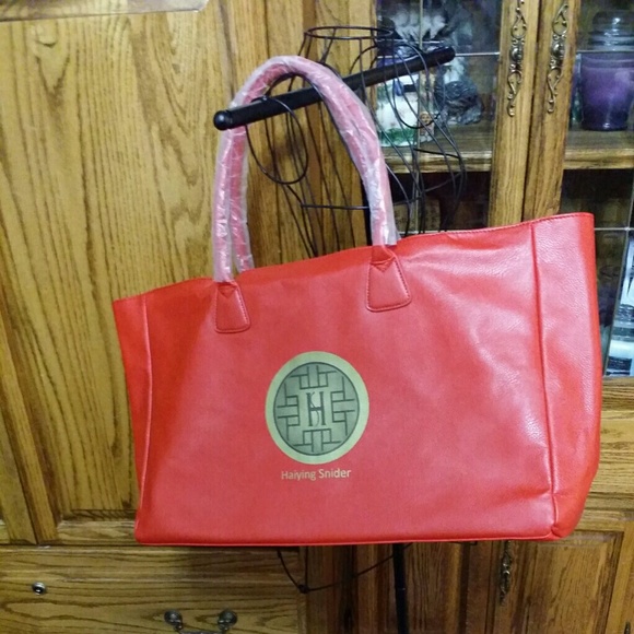 Haiying Snider Large Red Faux Leather Bag 20x13x5 NWOT - Picture 8 of 8